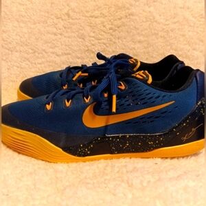 Kobe 9 EM 'Gym Blue' SKU: 646701 474 Colorway: Gym Blue/University Gold/…